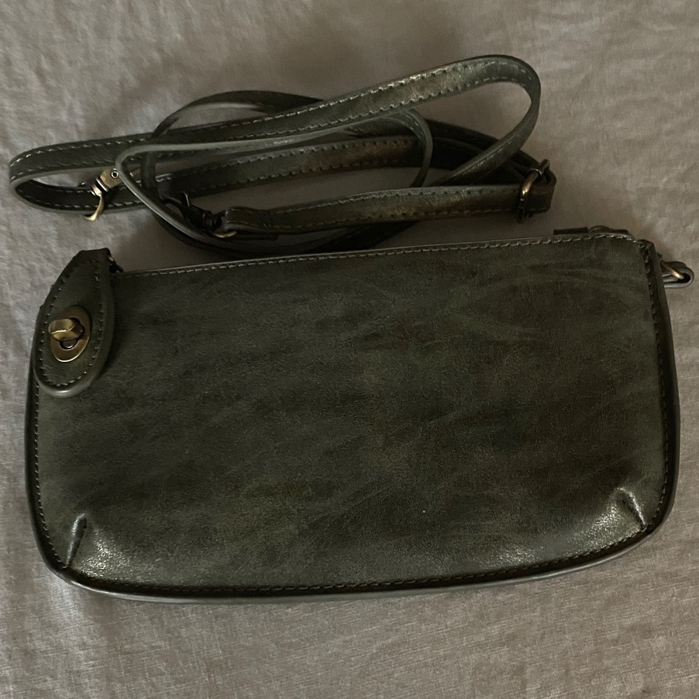 Joy brand Elegant Green Leather Shoulder Bag w/wristlet option
